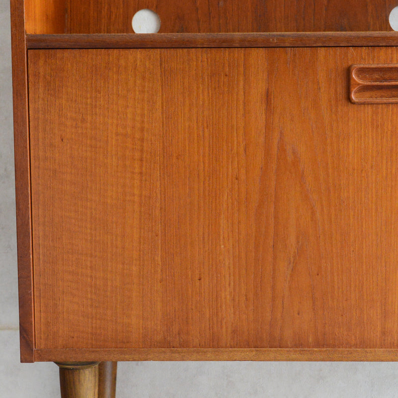 デンマークヴィンテージ チークシェルフ カップボード 8-51（フラップ扉）