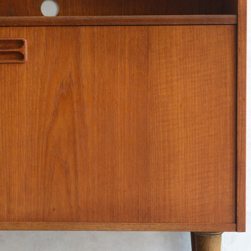 デンマークヴィンテージ チークシェルフ カップボード 8-51（フラップ扉）