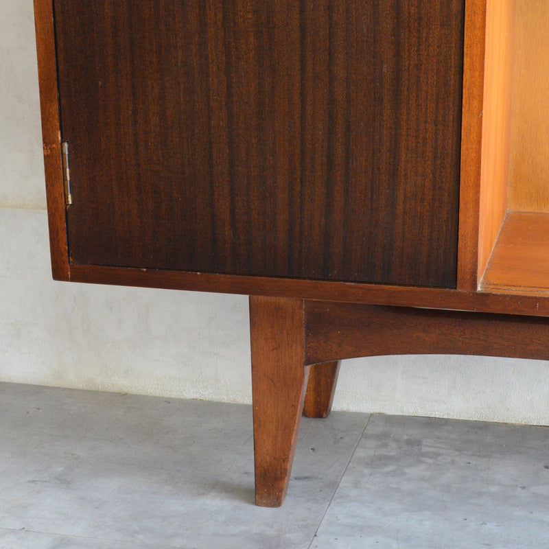 ミッドセンンチュリーヴィンテージ　脚付ガラスキャビネット 104(木扉）