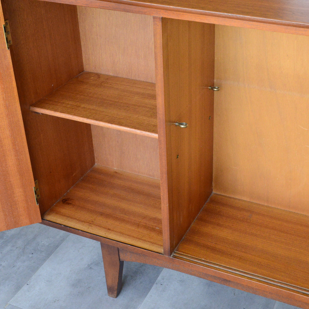 ミッドセンンチュリーヴィンテージ　脚付ガラスキャビネット 104(木扉）