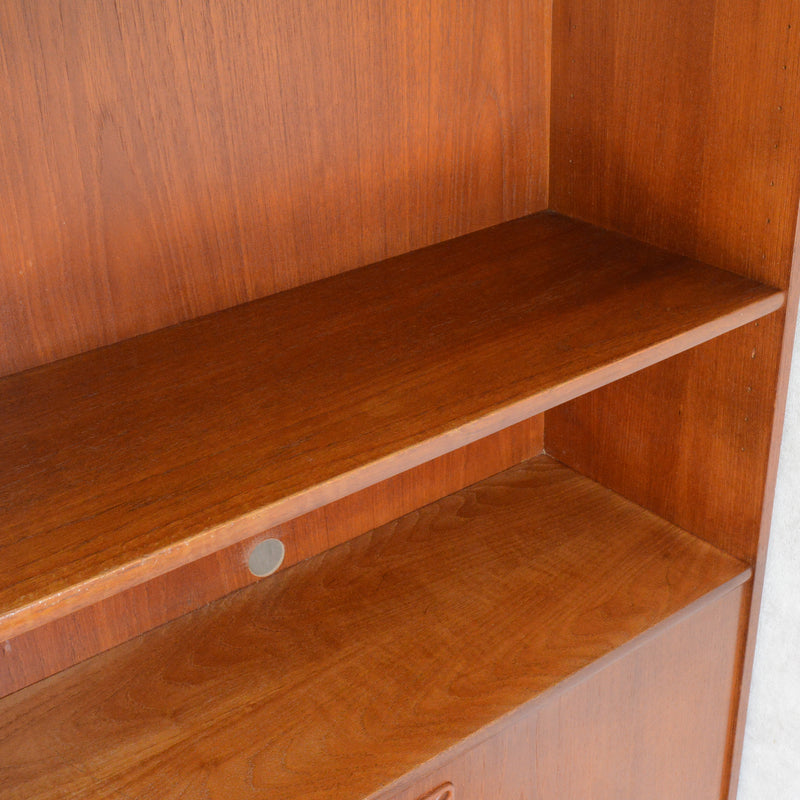 デンマークヴィンテージ チークシェルフ カップボード 8-51（フラップ扉）