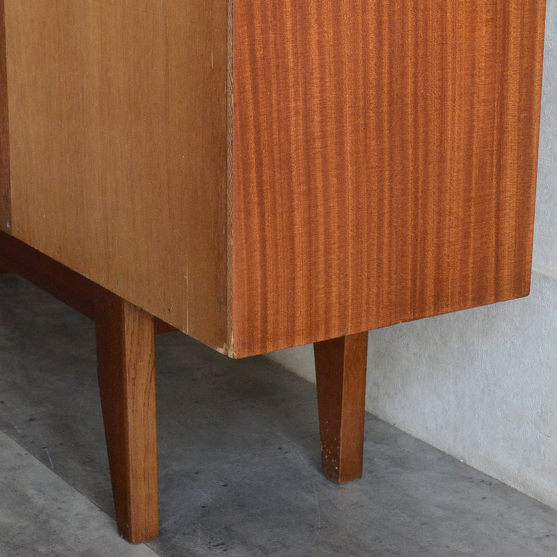 ミッドセンンチュリーヴィンテージ　脚付ガラスキャビネット 104(木扉）