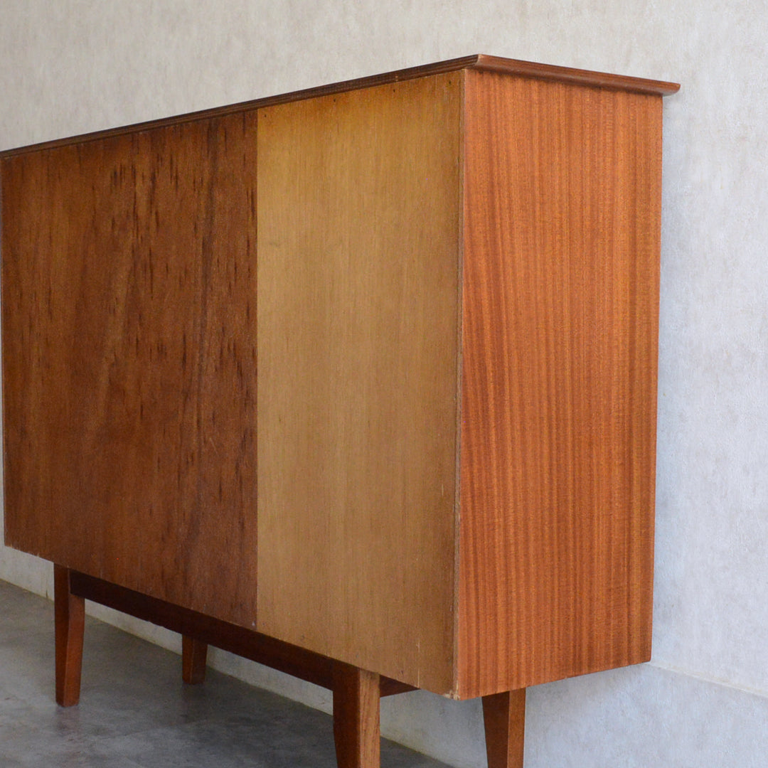 ミッドセンンチュリーヴィンテージ　脚付ガラスキャビネット 104(木扉）