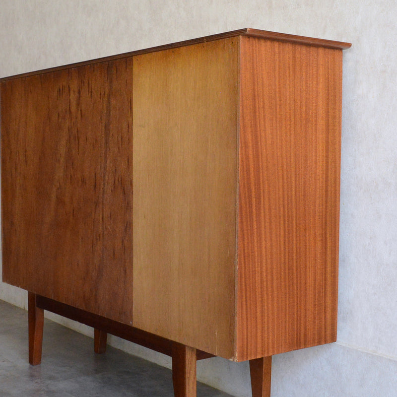 ミッドセンンチュリーヴィンテージ　脚付ガラスキャビネット 104(木扉）