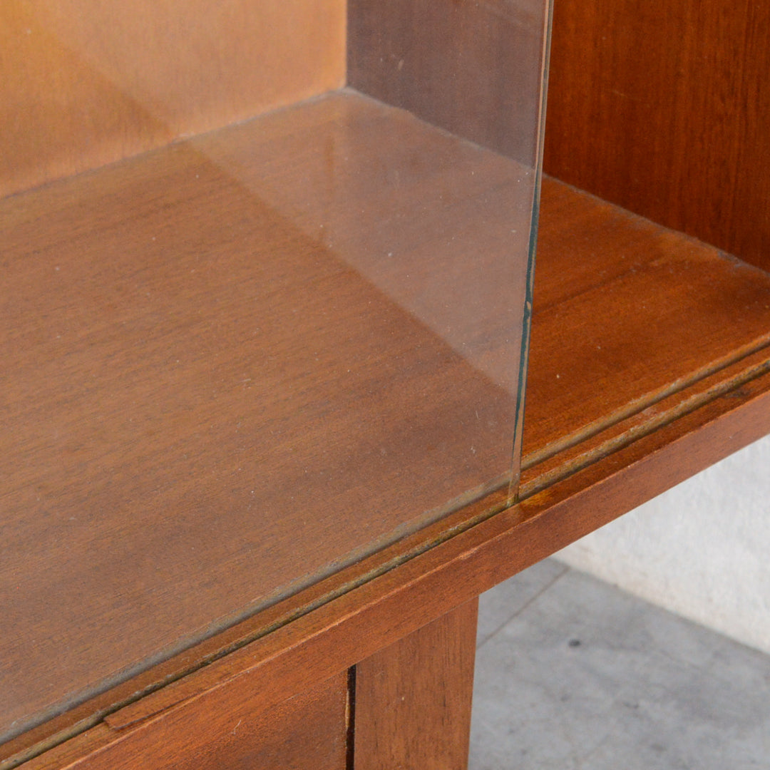 ミッドセンンチュリーヴィンテージ　脚付ガラスキャビネット 104(木扉）