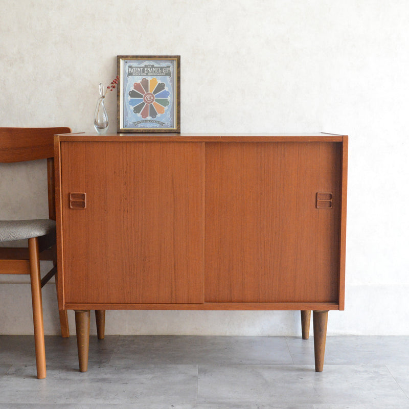 デンマーク ヴィンテージ  チークキャビネット 8-52