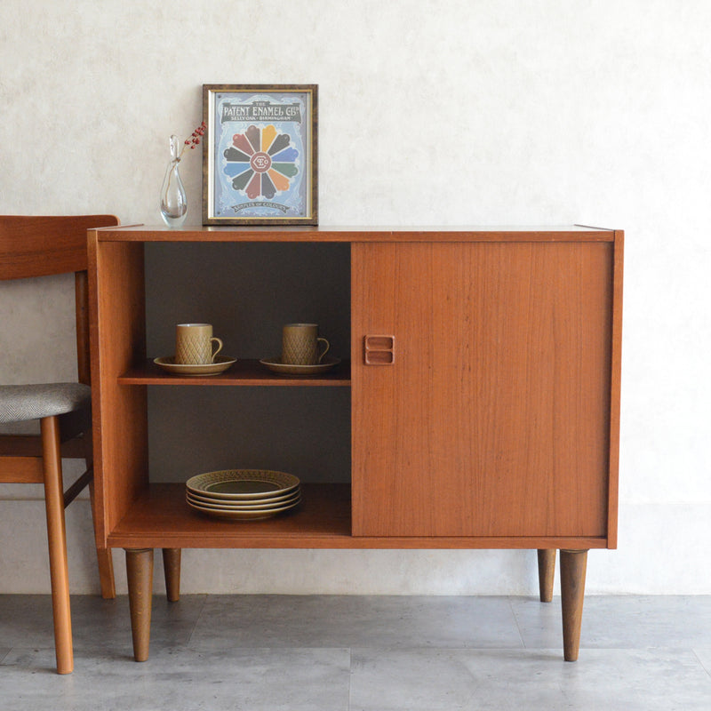 デンマーク ヴィンテージ  チークキャビネット 8-52