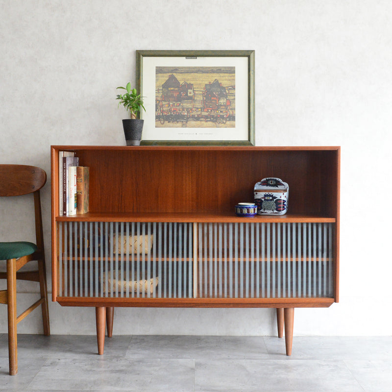 デンマーク ヴィンテージ　チーク ガラスキャビネット5-118