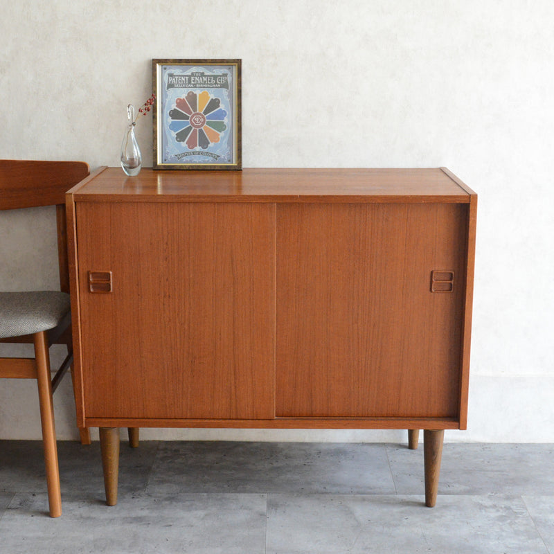 デンマーク ヴィンテージ  チークキャビネット 8-52