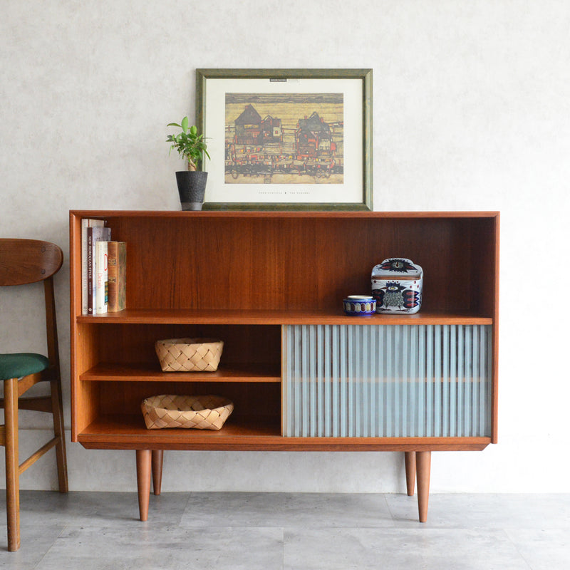 デンマーク ヴィンテージ　チーク ガラスキャビネット5-118