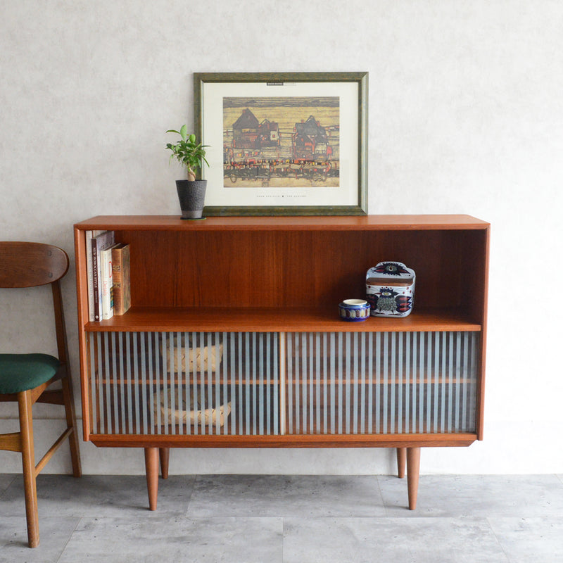 デンマーク ヴィンテージ　チーク ガラスキャビネット5-118