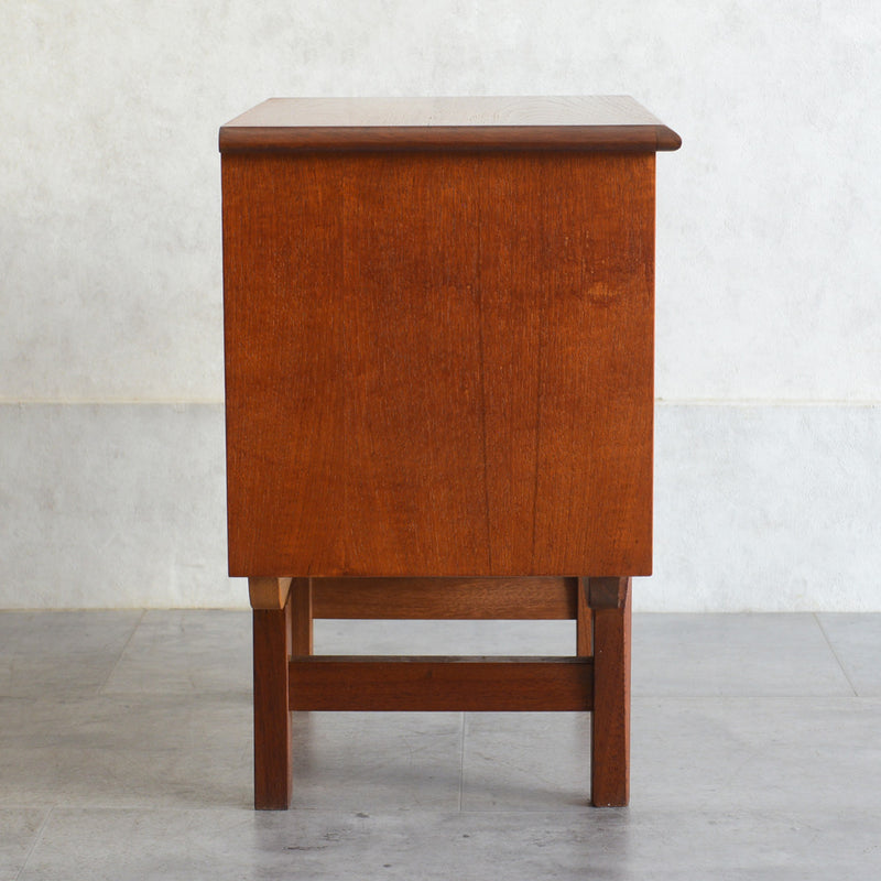 60S サイドキャビネット 01