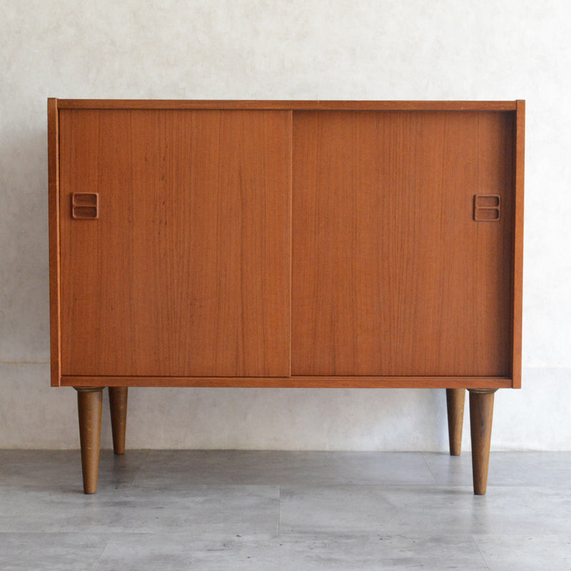 デンマーク ヴィンテージ  チークキャビネット 8-52