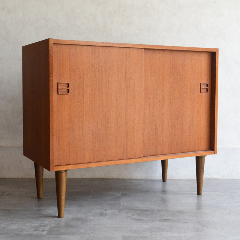 デンマーク ヴィンテージ  チークキャビネット 8-52