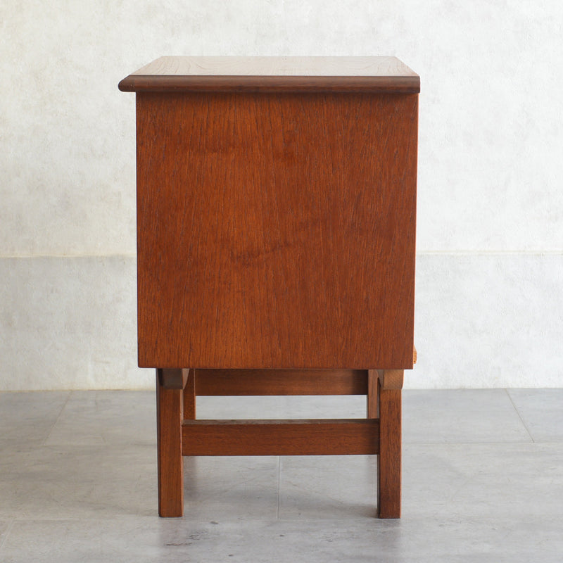 60S サイドキャビネット 01