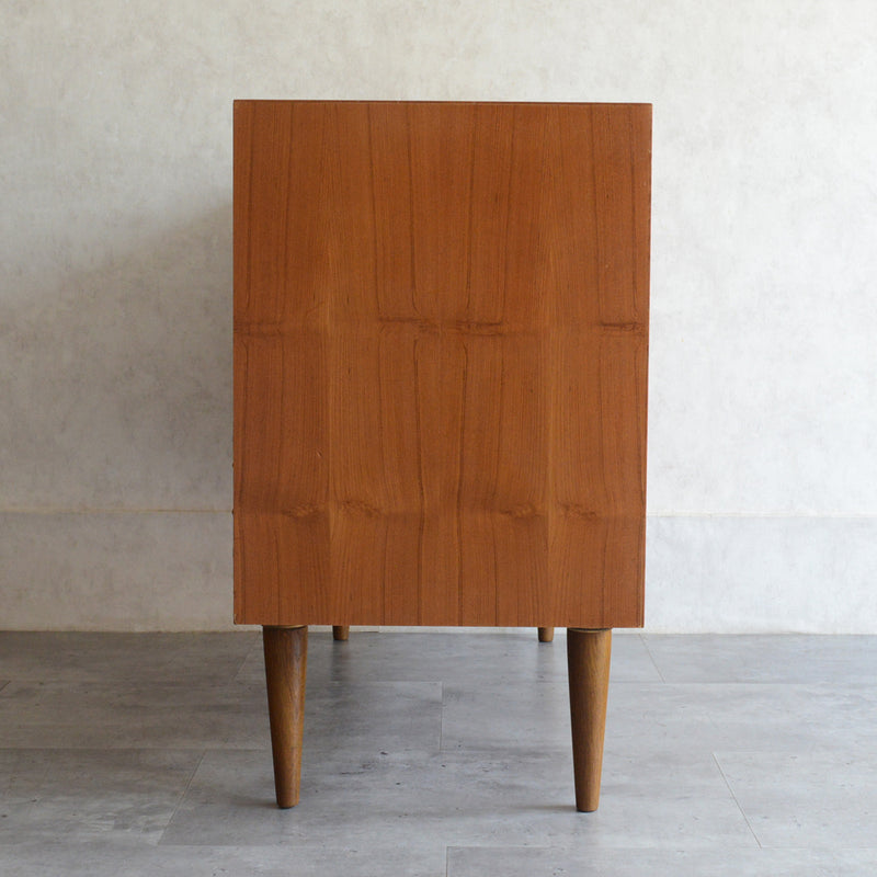 デンマーク ヴィンテージ  チークキャビネット 8-52