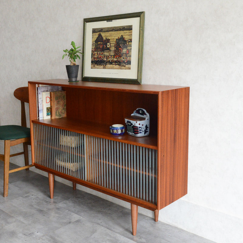 デンマーク ヴィンテージ　チーク ガラスキャビネット5-118