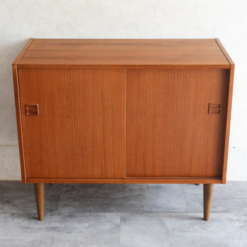 デンマーク ヴィンテージ  チークキャビネット 8-52