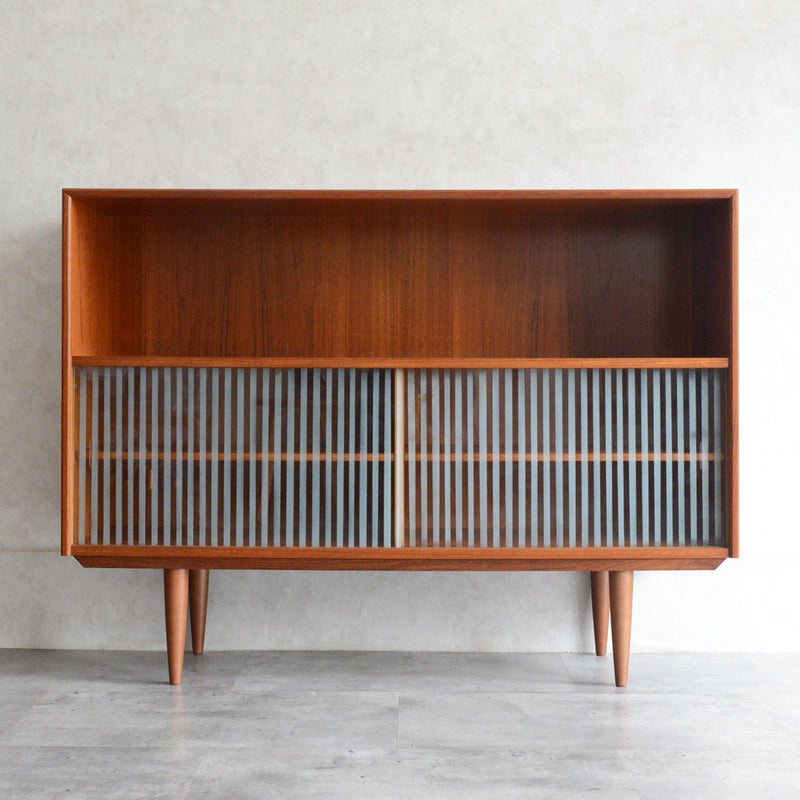 デンマーク ヴィンテージ　チーク ガラスキャビネット5-118