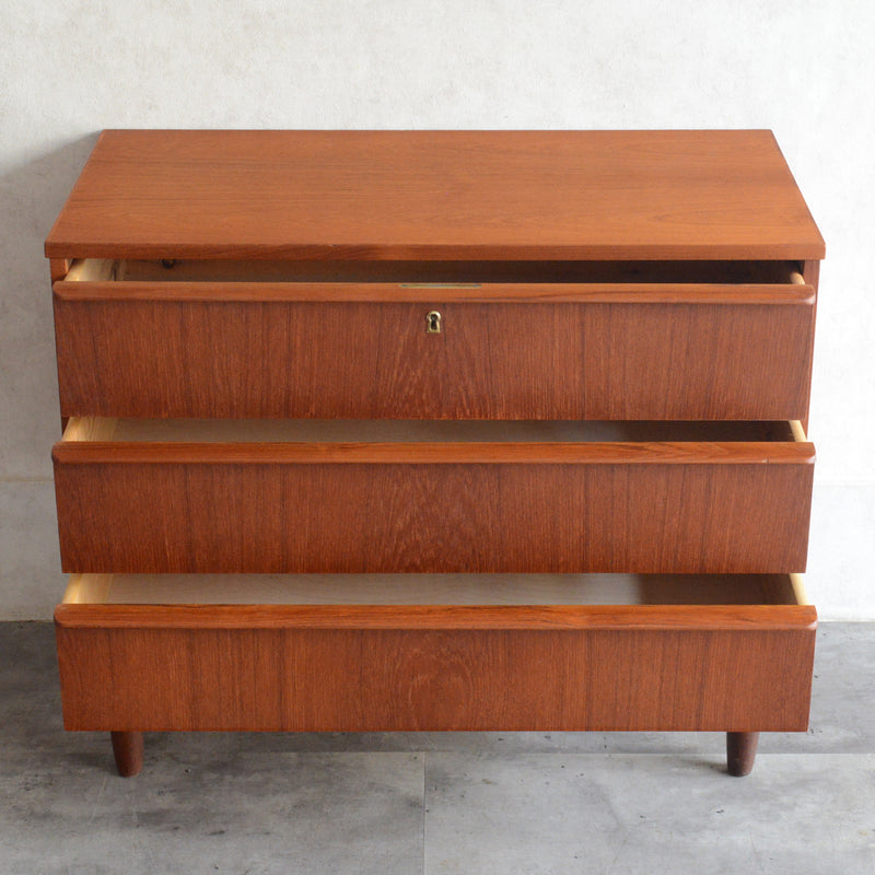 デンマーク ヴィンテージ  チーク３段チェスト 鍵付　6-35