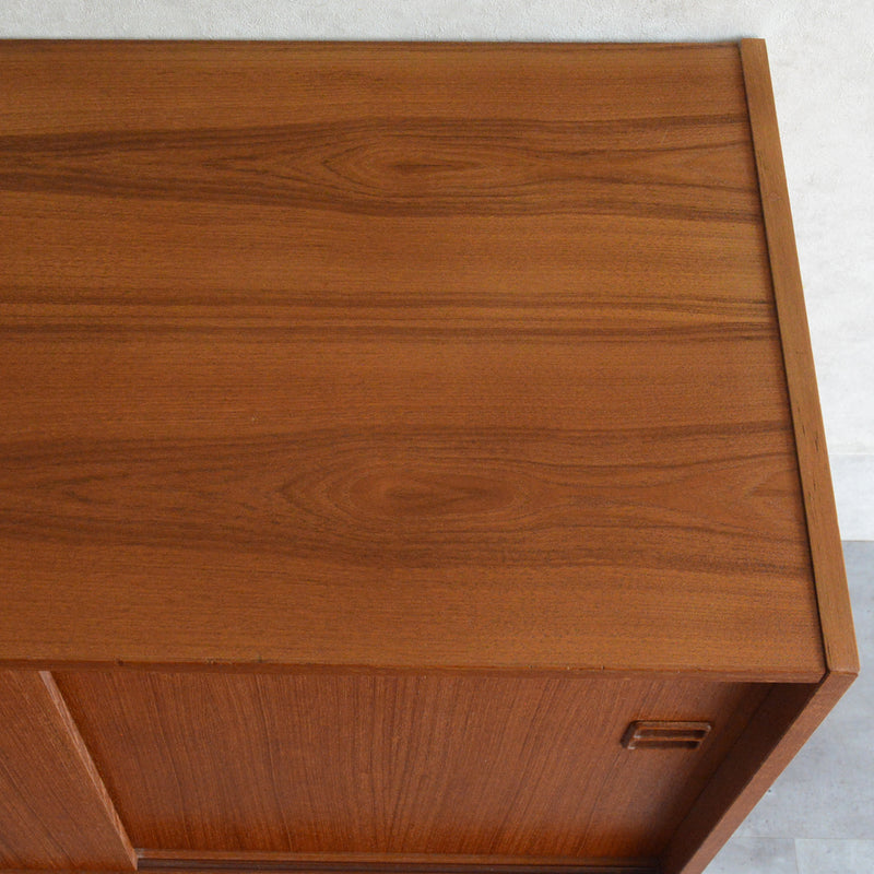 デンマーク ヴィンテージ  チークキャビネット 8-52