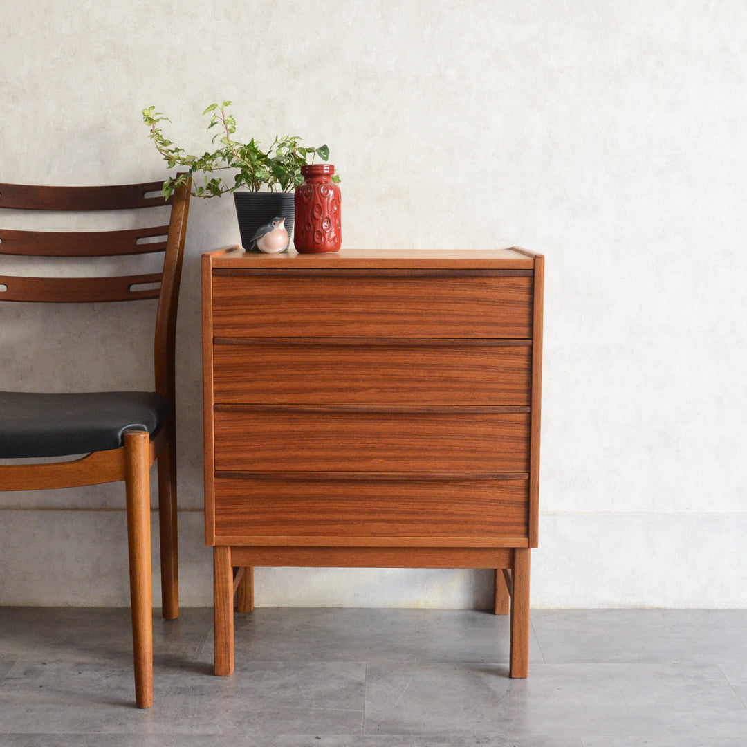 スウェーデンヴィンテージ Nils Johnsson チーク４段チェスト 5-175
