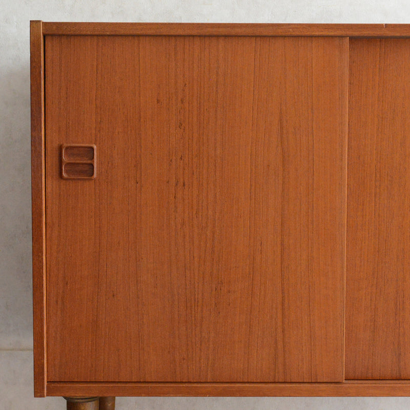 デンマーク ヴィンテージ  チークキャビネット 8-52