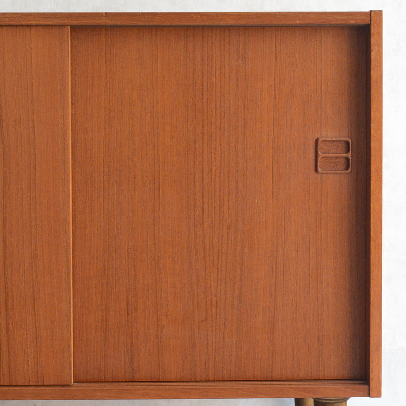 デンマーク ヴィンテージ  チークキャビネット 8-52