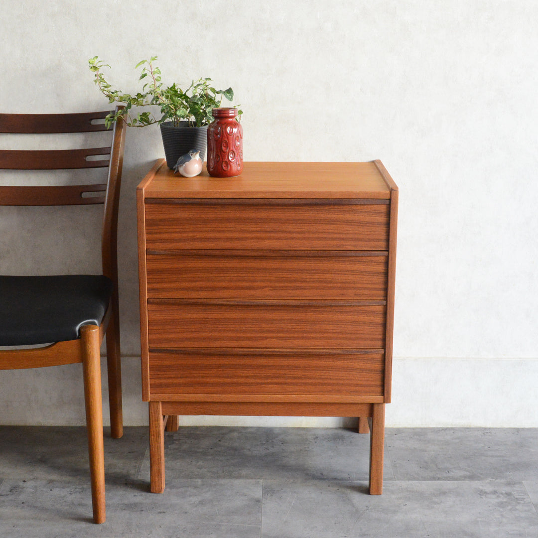 スウェーデンヴィンテージ Nils Johnsson チーク４段チェスト 5-175
