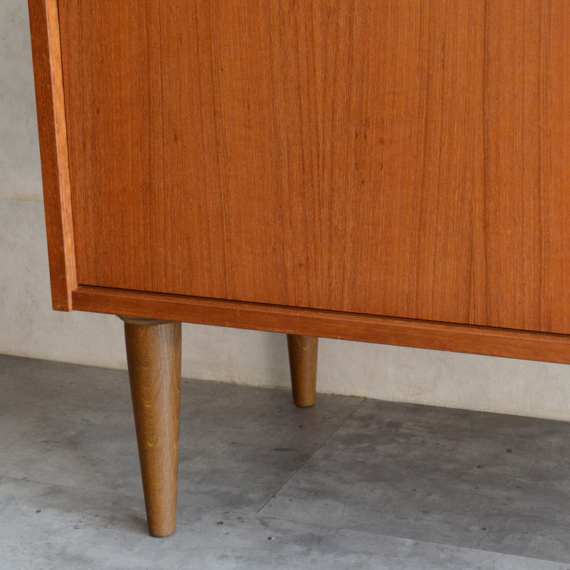 デンマーク ヴィンテージ  チークキャビネット 8-52