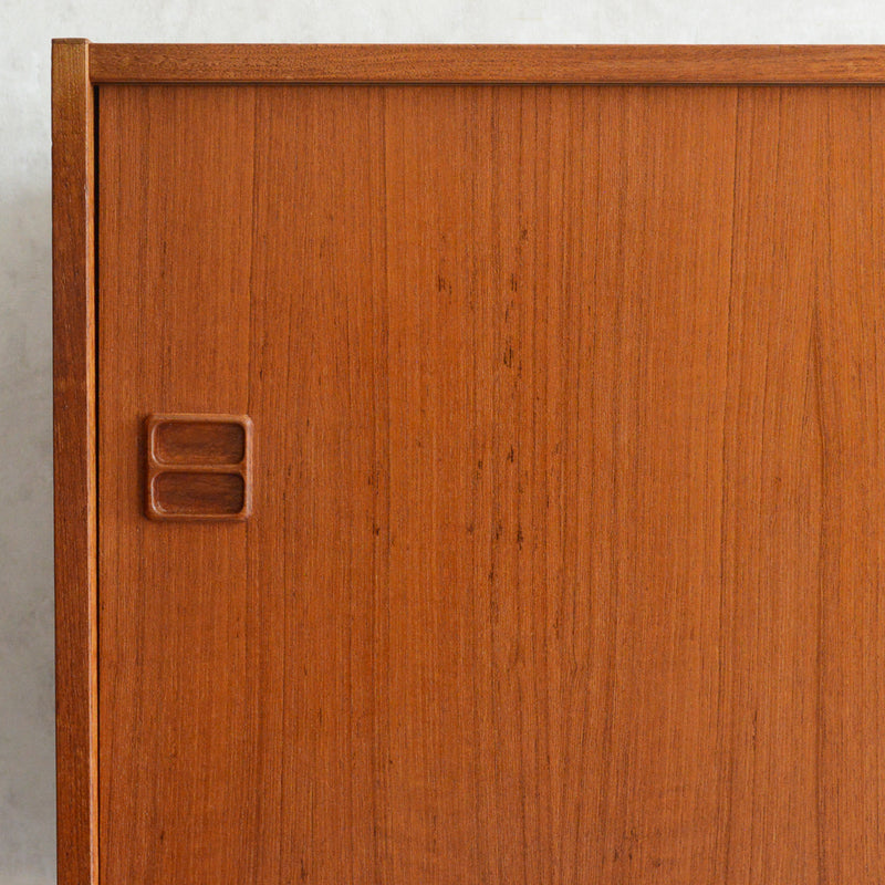 デンマーク ヴィンテージ  チークキャビネット 8-52