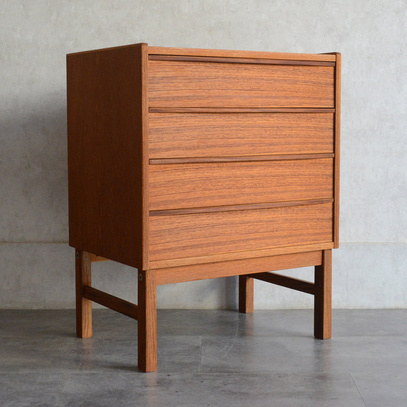 スウェーデンヴィンテージ Nils Johnsson チーク４段チェスト 5-175