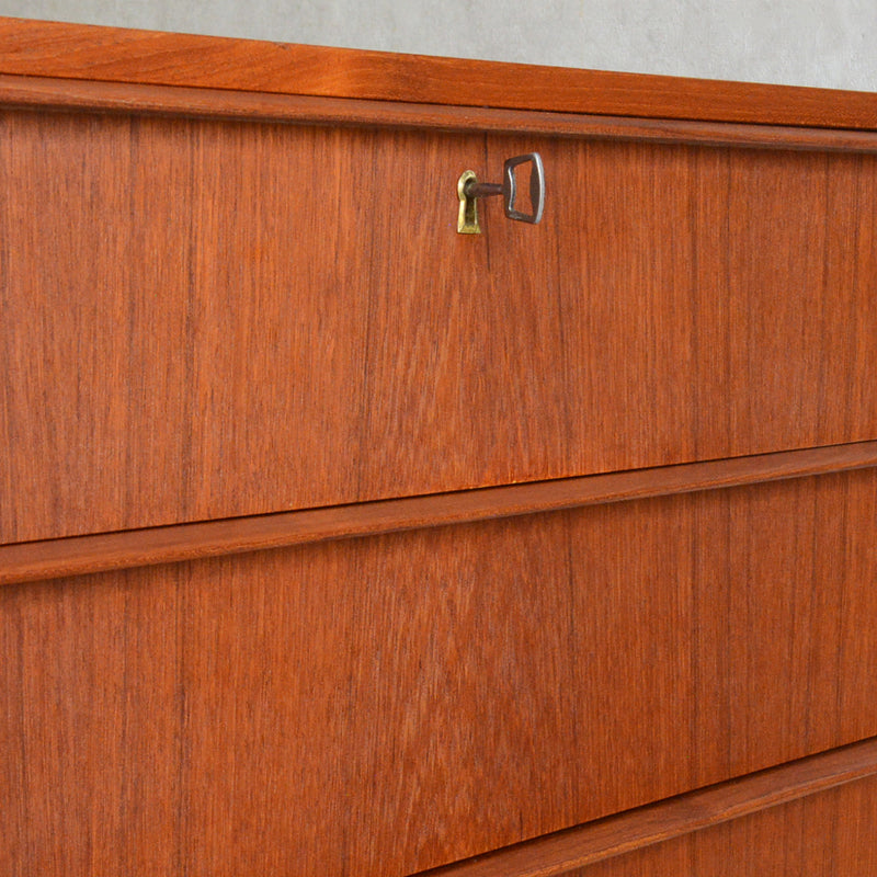 デンマーク ヴィンテージ  チーク３段チェスト 鍵付　6-35