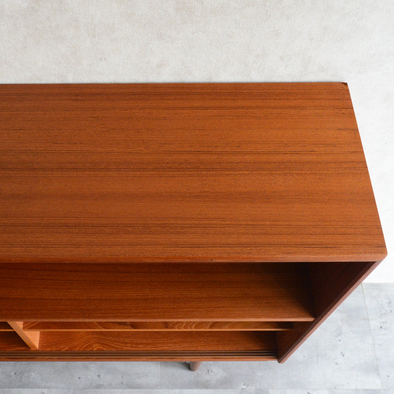 デンマーク ヴィンテージ　チーク ガラスキャビネット5-118