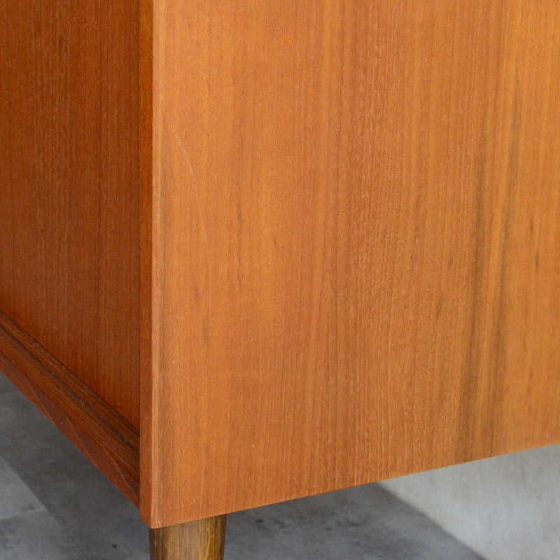 デンマーク ヴィンテージ  チークキャビネット 8-52