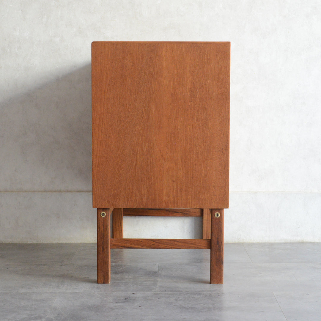 スウェーデンヴィンテージ Nils Johnsson チーク４段チェスト 5-175