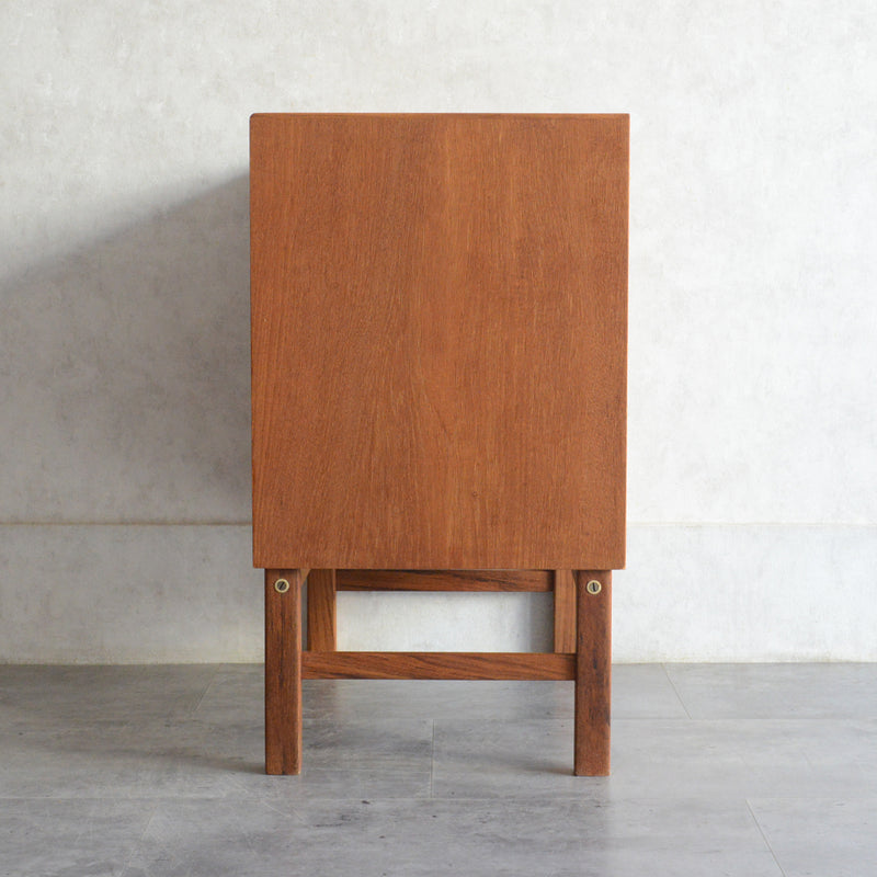 スウェーデンヴィンテージ Nils Johnsson チーク４段チェスト 5-175