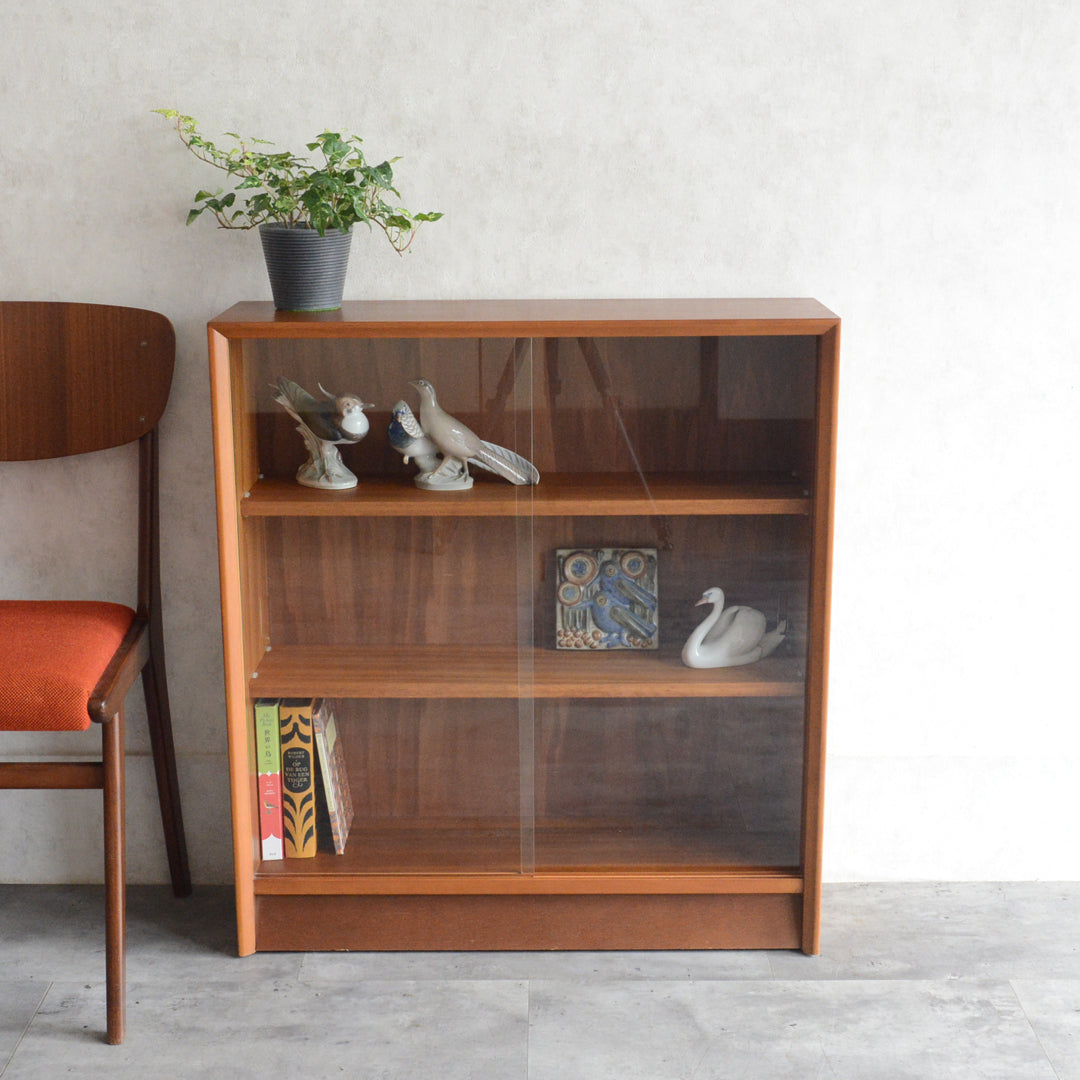 Herbert E. Gibbs ヴィンテージガラスキャビネット 95