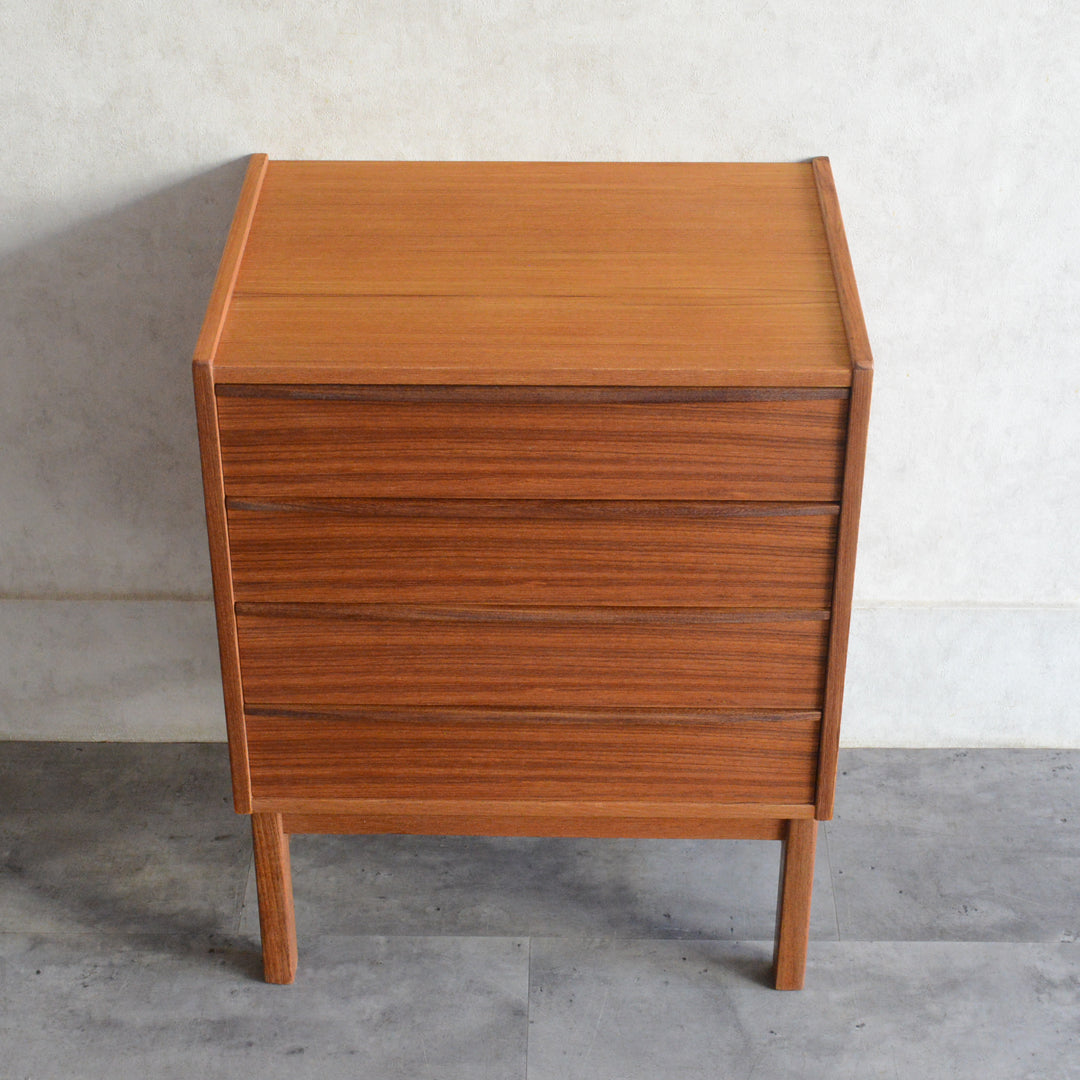 スウェーデンヴィンテージ Nils Johnsson チーク４段チェスト 5-175