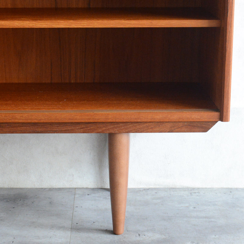 デンマーク ヴィンテージ　チーク ガラスキャビネット5-118