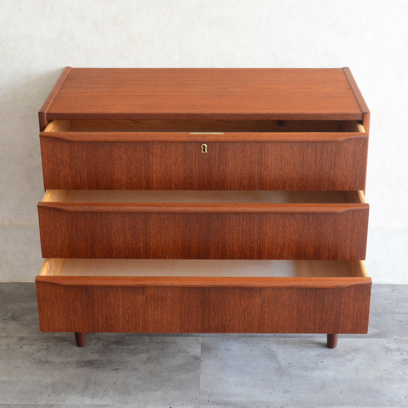 デンマーク ヴィンテージ  チーク３段チェスト 鍵付　3-63