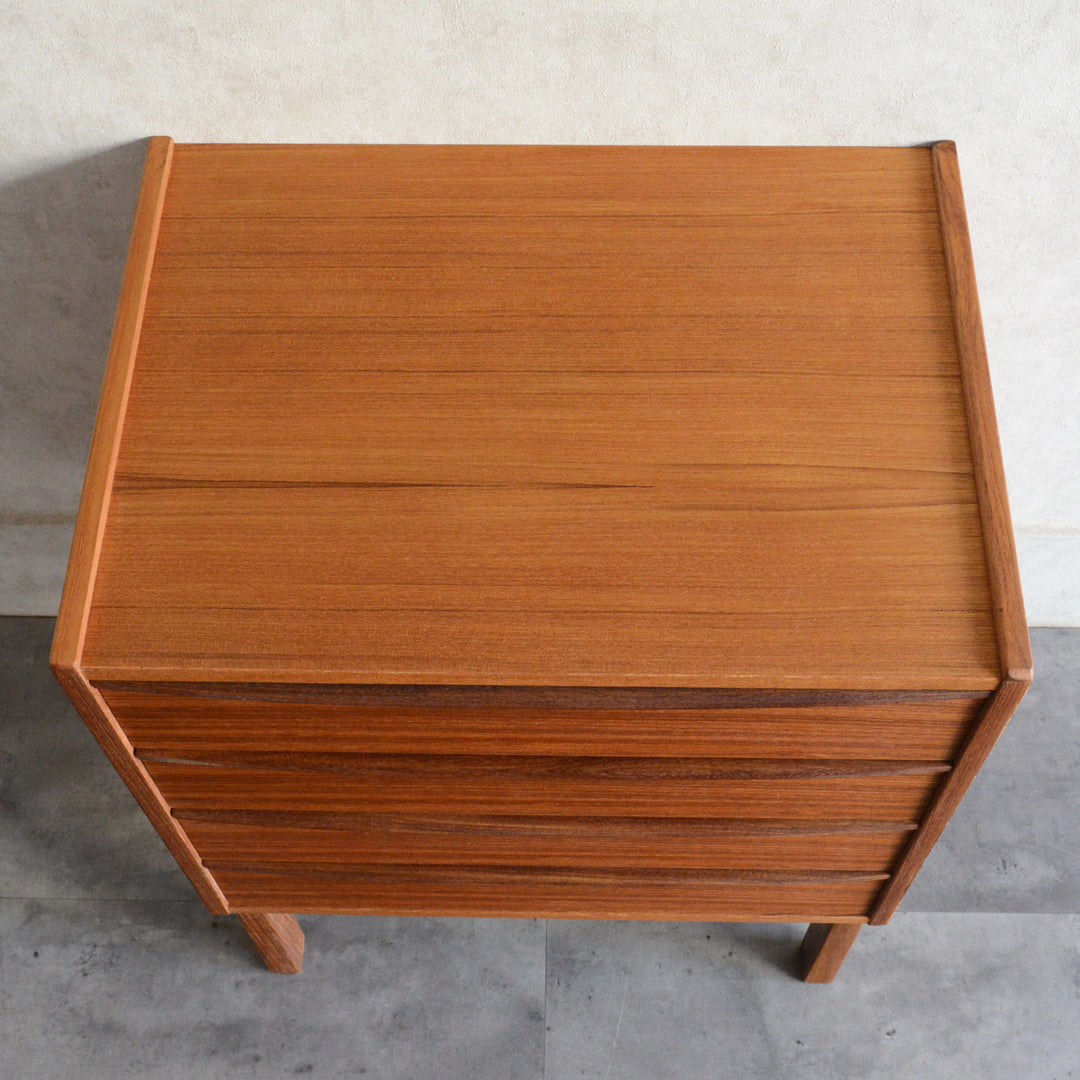 スウェーデンヴィンテージ Nils Johnsson チーク４段チェスト 5-175