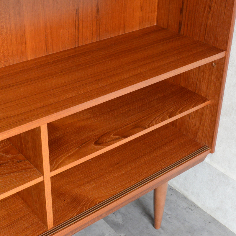 デンマーク ヴィンテージ　チーク ガラスキャビネット5-118