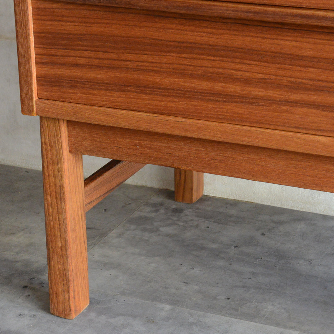 スウェーデンヴィンテージ Nils Johnsson チーク４段チェスト 5-175