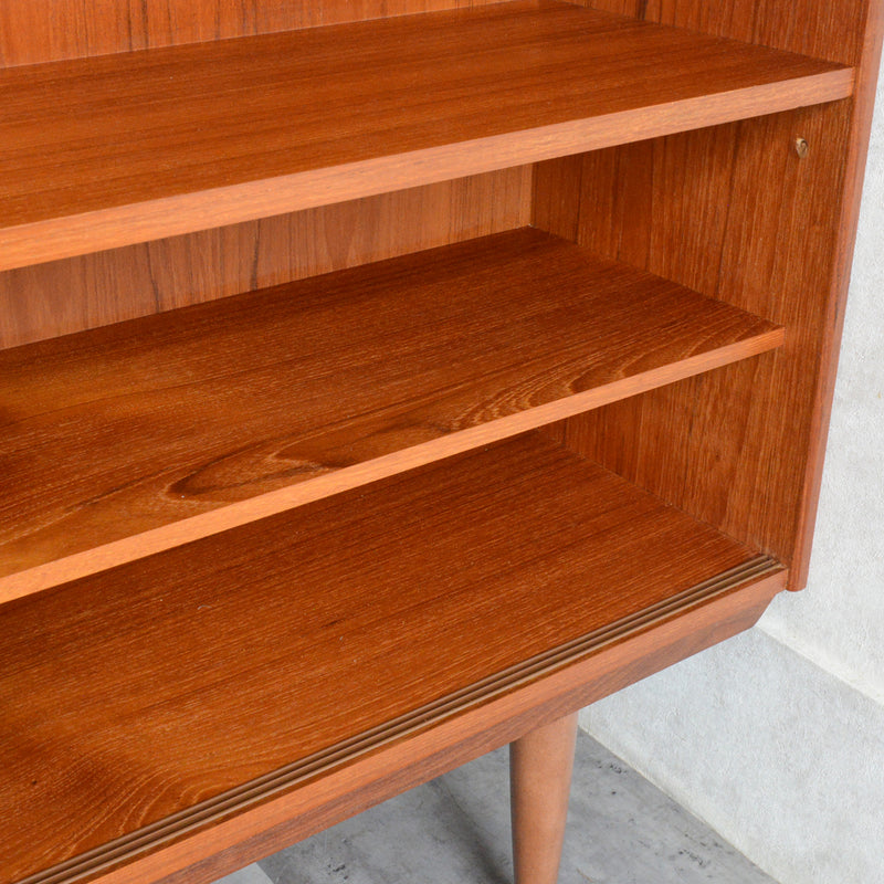 デンマーク ヴィンテージ　チーク ガラスキャビネット5-118