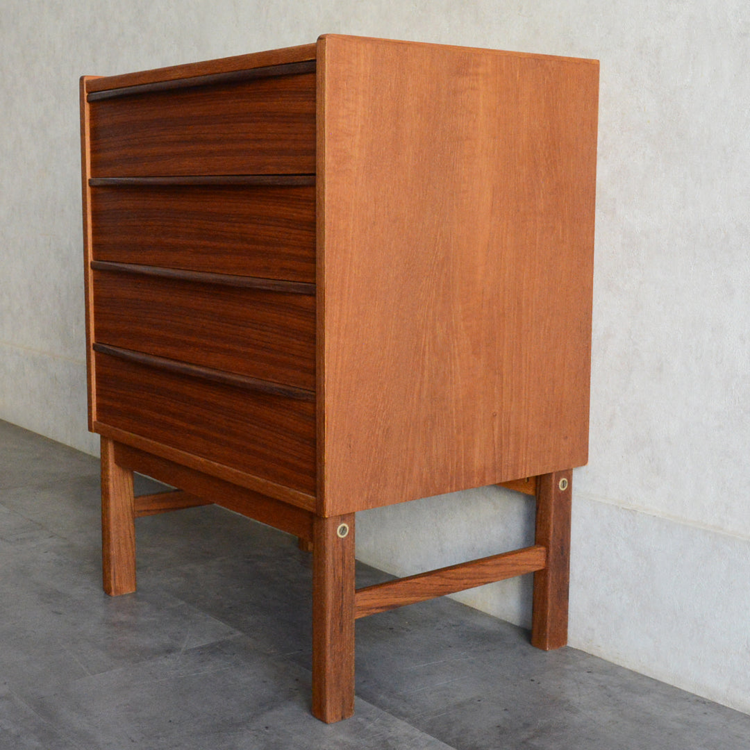 スウェーデンヴィンテージ Nils Johnsson チーク４段チェスト 5-175