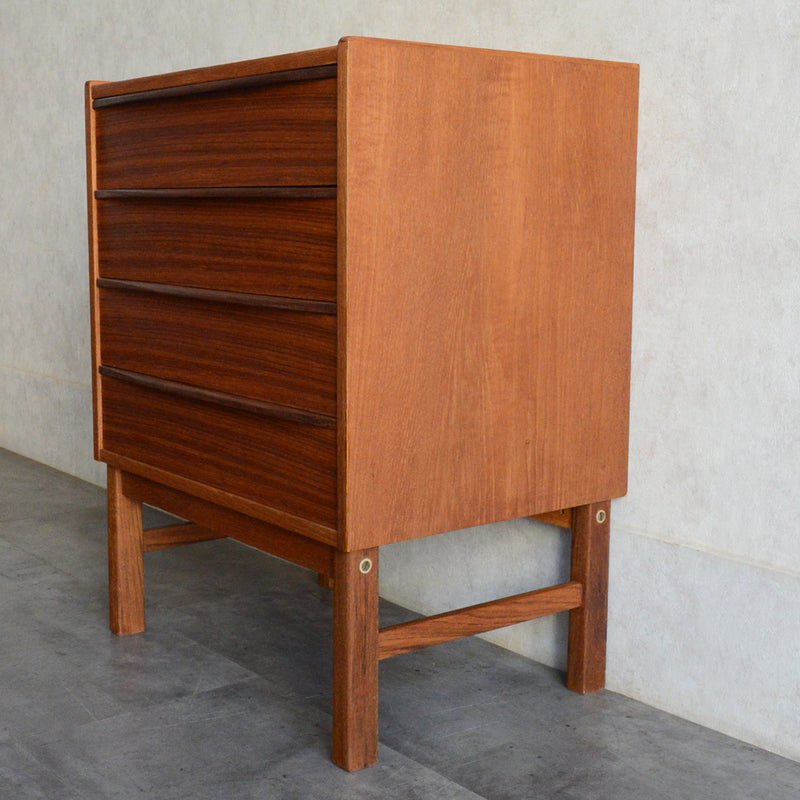 スウェーデンヴィンテージ Nils Johnsson チーク４段チェスト 5-175