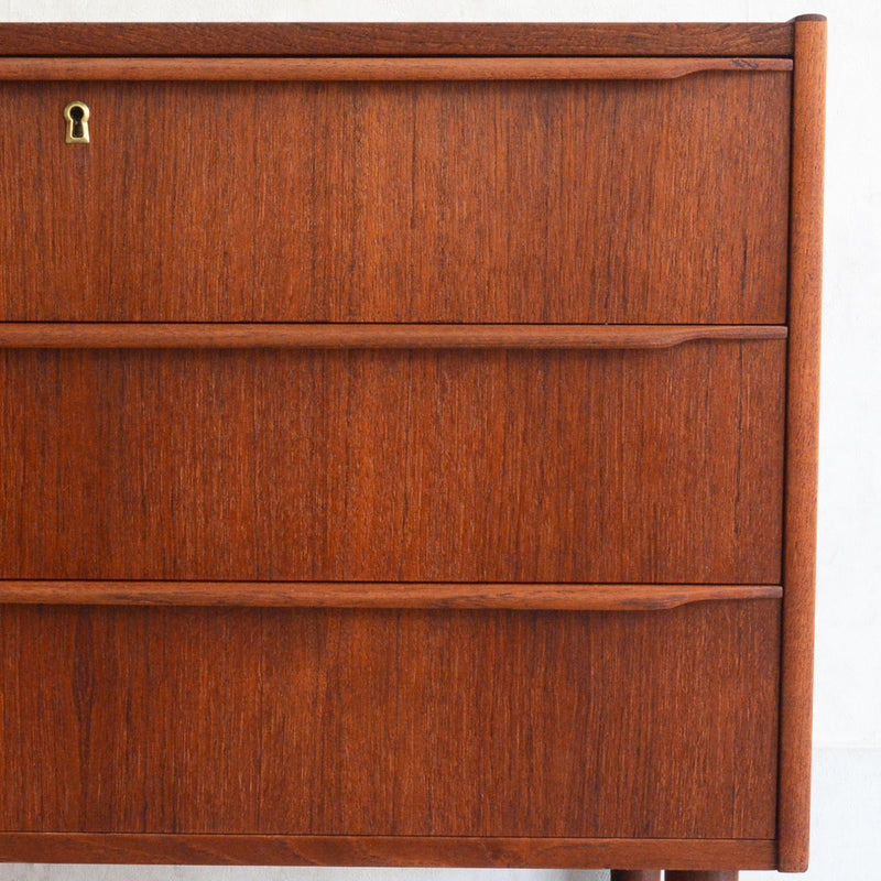 デンマーク ヴィンテージ  チーク３段チェスト 鍵付　3-63