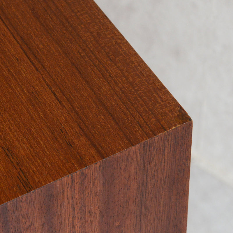 デンマーク ヴィンテージ　チーク ガラスキャビネット5-118