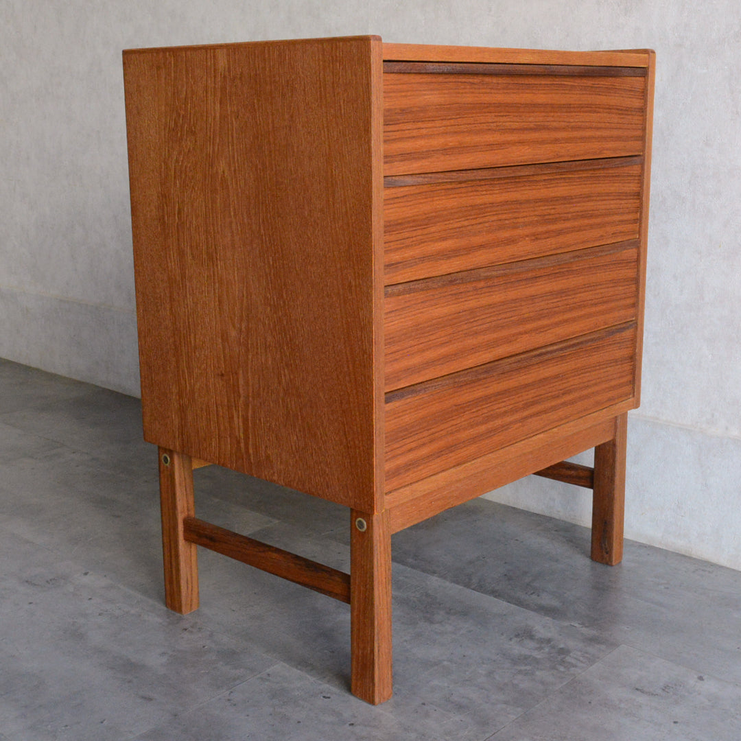 スウェーデンヴィンテージ Nils Johnsson チーク４段チェスト 5-175